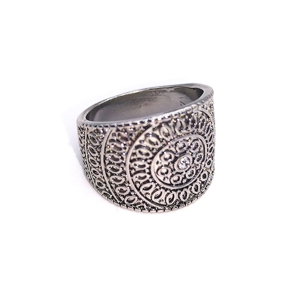1980s Vintage Boho Aztec Silver tone Cubic Zirconia Ring Size 8 Vintage Style - Picture 2 of 4